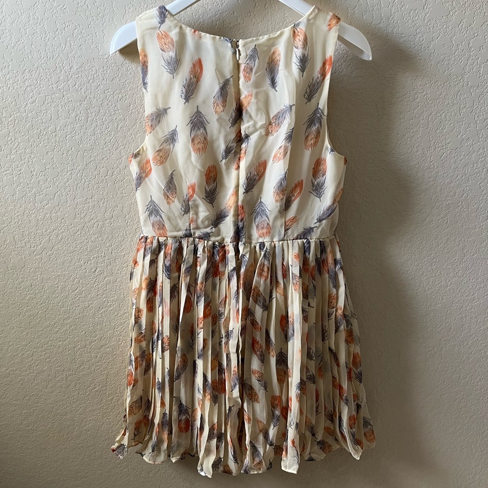 Forever 21 Kids Large Sleeveless Feather Print Pleated Dress - Picture 9 of 13